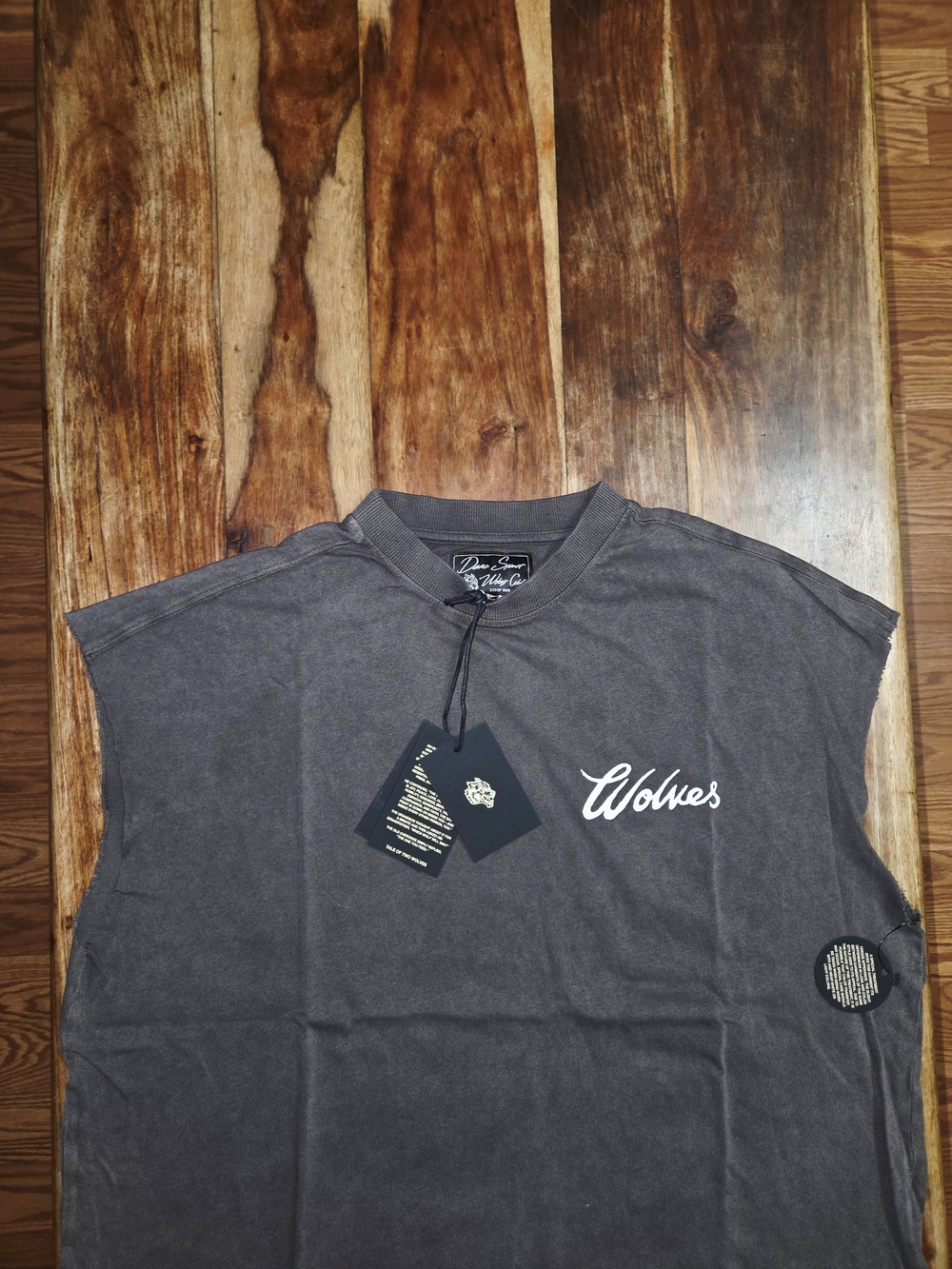 Darc Sport Men's "Renowned" Wolf Gray Sleeveless Muscle Tee - Picture 5 of 6